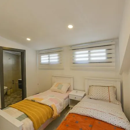Luxury With Private Pool In Oeluedeniz, Villa