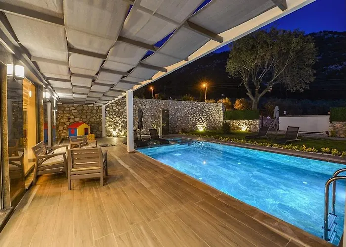 Luxury With Private Pool In Oeluedeniz, Villa Fethiye