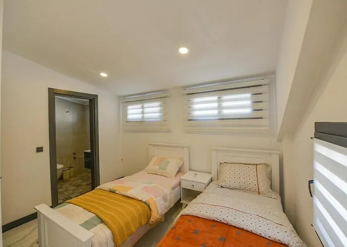Luxury With Private Pool In Oeluedeniz, Villa