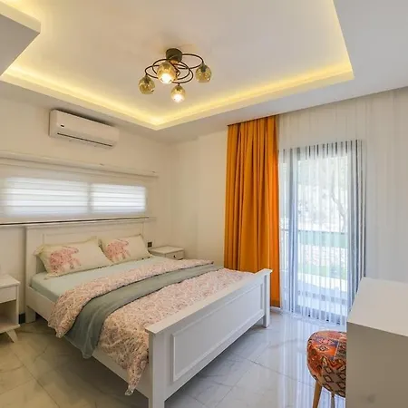Villa Luxury With Private Pool In Oeluedeniz, *