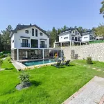 Luxury With Private Pool In Oeluedeniz, Willa