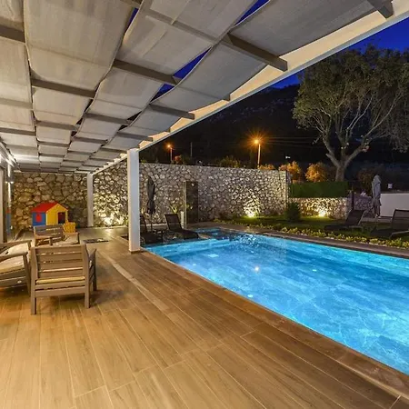 Luxury With Private Pool In Oeluedeniz, Vila Fethiye