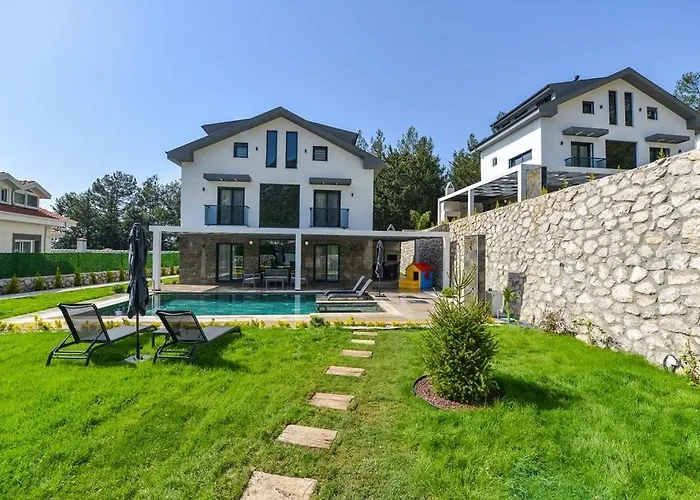 Luxury With Private Pool In Oeluedeniz, Vila