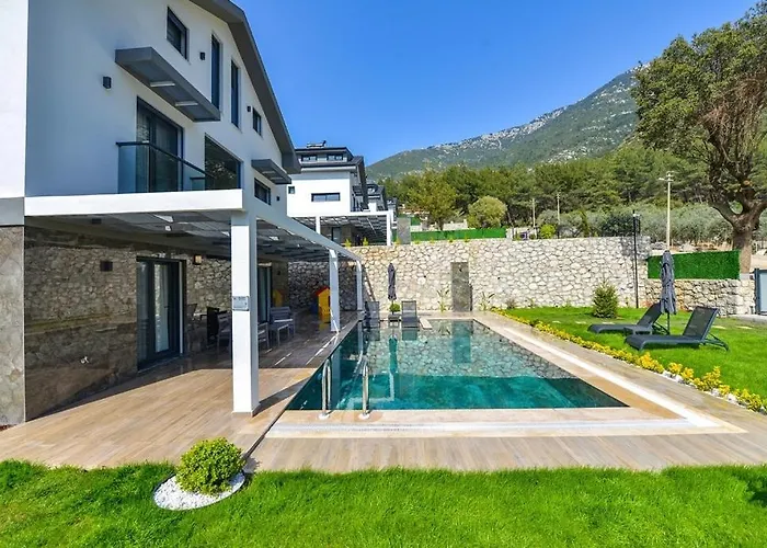 Luxury With Private Pool In Oeluedeniz, Вилла