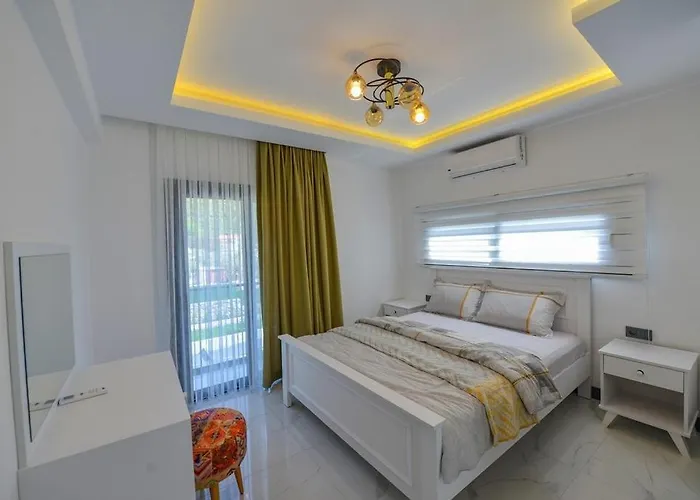 Luxury With Private Pool In Oeluedeniz, Вилла