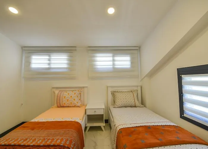 Luxury With Private Pool In Oeluedeniz, Vila